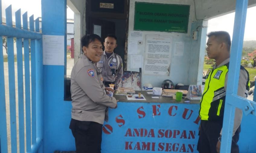 Bhabinkamtibmas Polsek Pino Raya Sambang DDS Satpam PT SBS di Desa Nanjungan 