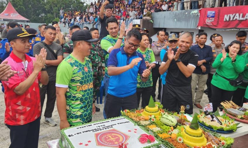 https://siberklik.com/jalin-sinergitas-kapolres-bengkulu-selatan-berikan-kejutan-hut-tni-ke-78-kepada-dandim-0408-bsk