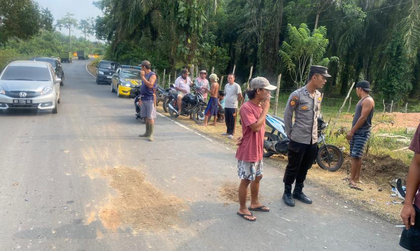 Kembali Personil Polsek Batiknau Cek TKP Laka Lantas