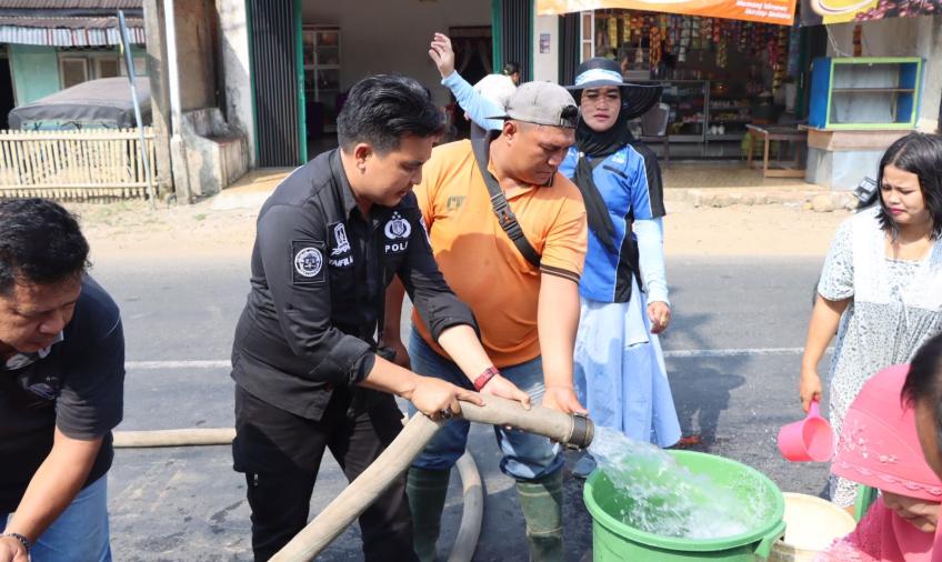 Polres Lebong Kembali Salurkan 8000 Liter Air Bersih