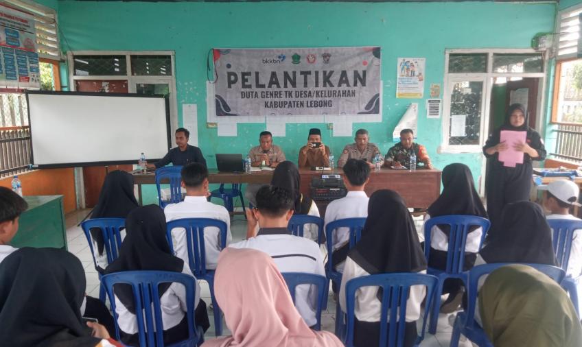 Kasium Polsek Lebong Atas Hadiri Pelantikan Duta Genre di Desa Tik Tebing