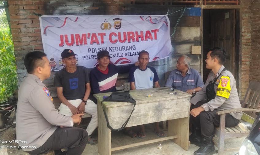 Jumat Curhat, Polsek Kedurang Sambangi Desa Penindaian  Dengarkan Keluhan Warga Masyarakat.