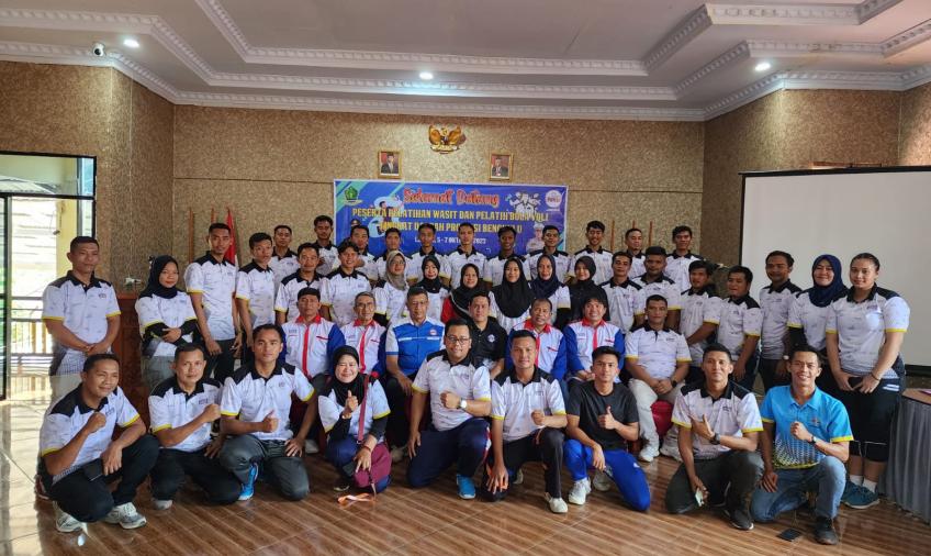 Pelatihan Wasit dan Pelatih Bola Voli Ditutup, Kasat Lantas Berharap Tingkatkan Kualitas dan Prestasi Atlet 