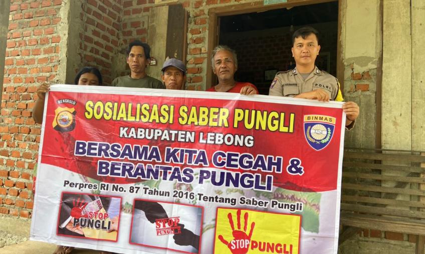 Bhabinkamtibmas Polsek Lebong Utara Sosialisasi Saber Pungli di Desa Garut