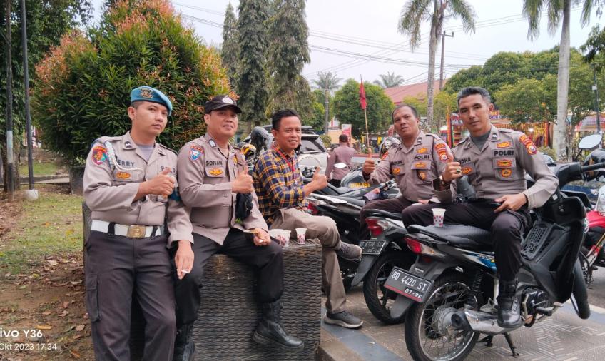 Personil Polsek Batiknau Melakukan PAM Penebalan Pada Acara Puncak HUT Arga Makmur