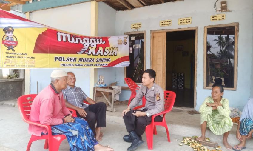 Polsek Muara Sahung Gelar Minggu Kasih di Desa Muara Sahung 