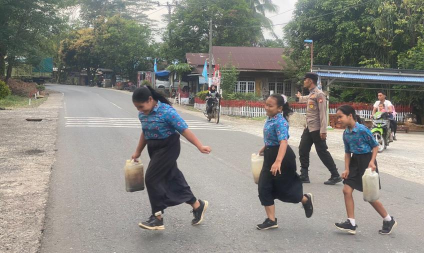 Kapolsek Batik Nau Terjun Langsung Beri Rasa Aman Pada Warga melalui comandarwis