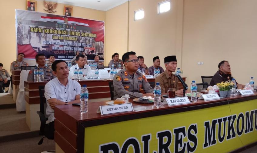Jelang Pemilu 2024, Kapolres Mukomuko Bersama FKPD Hadiri Rapat Lintas Sektoral Tingkat Provinsi Via Zoom Meeting