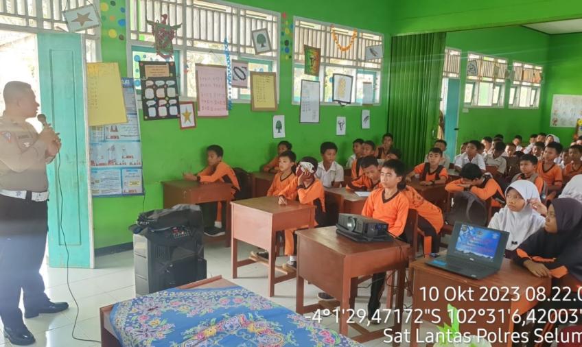 Sat Lantas Polres Seluma Edukasi Lantas di SDN 04 Seluma