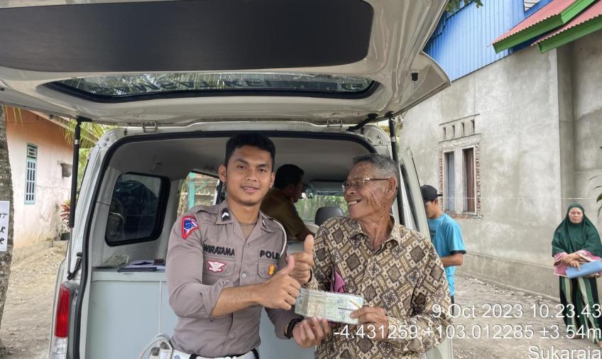 Mudahkan Bayar Pajak, Sat Lantas Berikan Pelayanan Jemput Bola di Kecamatan Seginim 