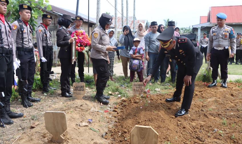 Wakapolres Lebong Pimpin Upacara Pemakaman Purnawirawan Brigpol Sudirman