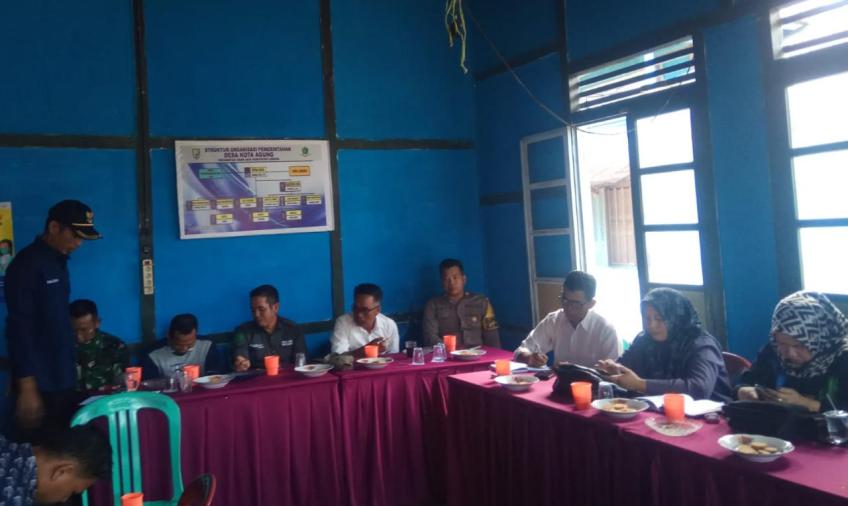 Sambang, Bhabinkamtibmas Polsek Lebong Utara Hadiri Musdes di Desa Kota Agung