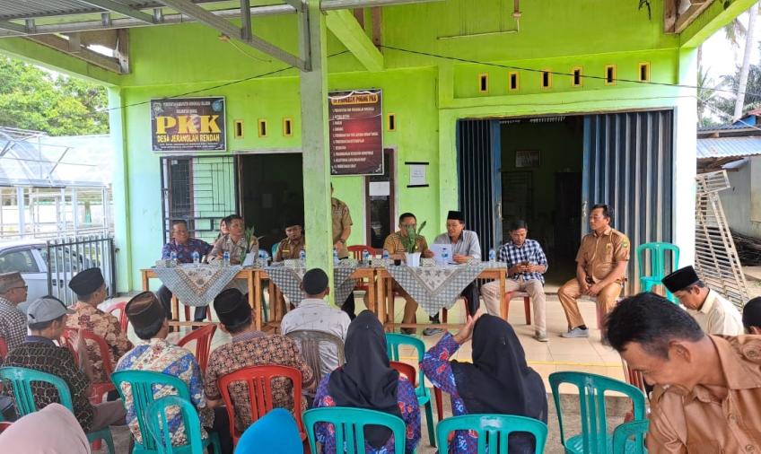 Bhabinkamtibmas Hadiri Kegiatan Verifikasi dan Validasi DTKS Serta Usulan Data Pernerimaan Bantuan Desa Binaannya