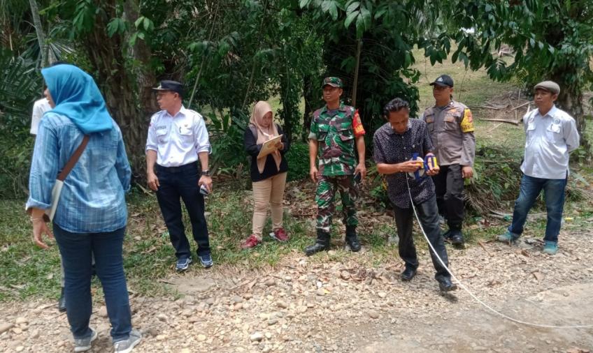 Kanit Binmas dan Bhabinkamtibmas Polsek Pino Raya Hadiri Survei Lokasi Pembangunan Fisik di Desa Binaannya