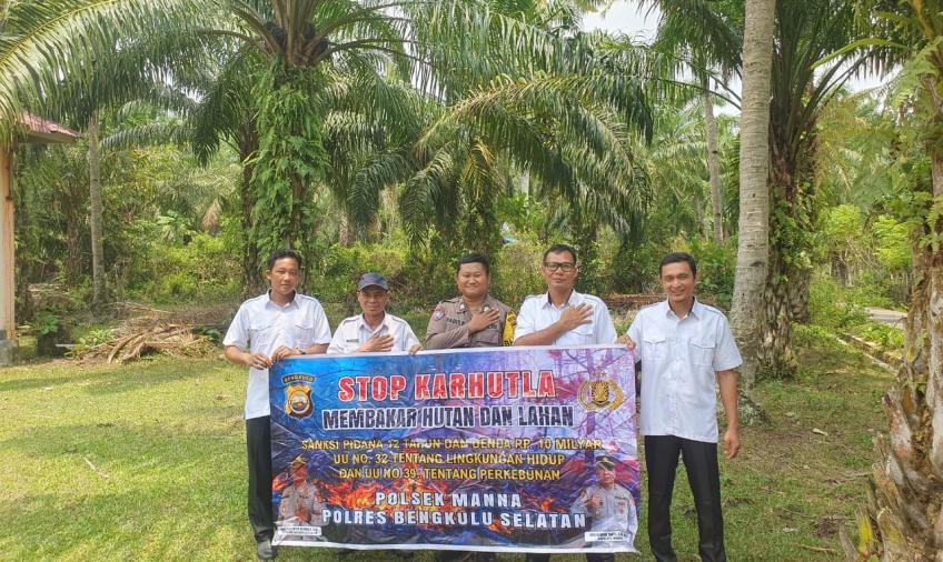 Polsek Manna Sambangi Warga dan Berikan Imbauan Agar Mencegah Terjadinya Karhutla Ataupun Pemukiman