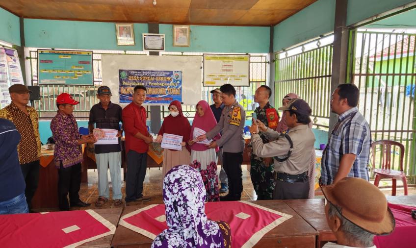 Bhabinkamtibmas Polsek Lebong Utara Hadiri Penyaluran BLT DD Tahap III di Desa Sungai Gerong