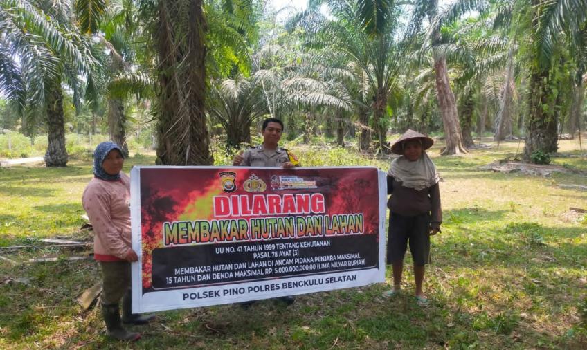 Bhabinkamtibmas Polsek Pino Sampaikan Imbauan Karhutlah di Desa Batu Kuning
