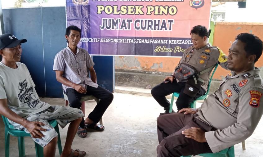 Perkuat Sinergitas Polisi dengan Masyarakat, Polsek Pino Gelar Jumat Curhat di desa Padang Tambak 
