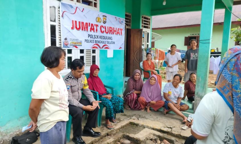 Dengarkan Keluhan Warga Binaan, Polsek Kedurang Gelar Jumat Curhat di desa Betungan 