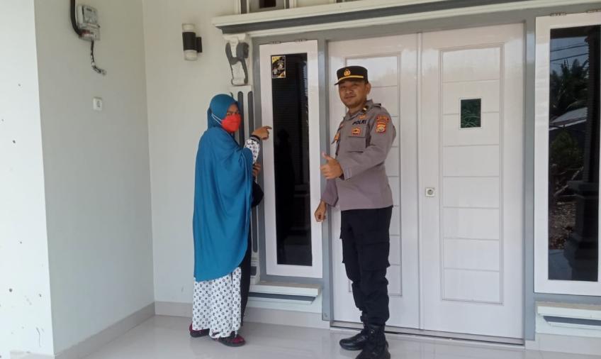 Polres BS Sosialisasikan dan Pemasangan Stiker Call Center 110 