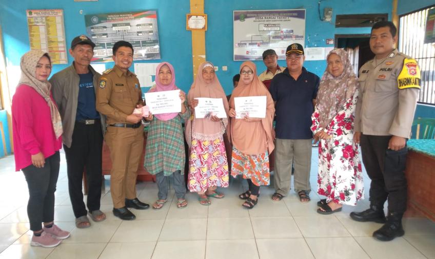 Disela Penyaluran BLT DD, Bhabinkamtibmas Polsek Lebong Utara Sampaikan Imbauan Kamtibmas