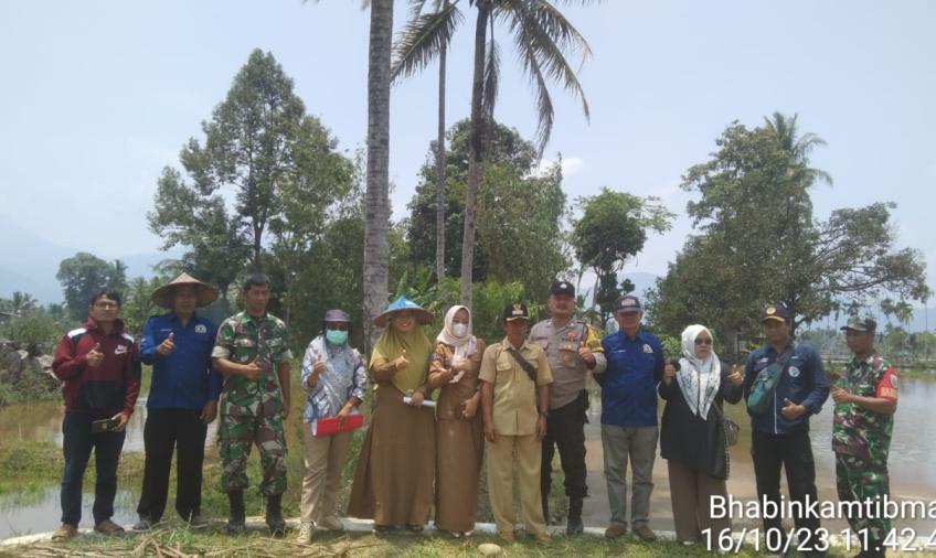 Bhabinkamtibmas Polsek Lebong Tengah Hadiri Monev Jalan Usaha Tani di Desa Muning Agung