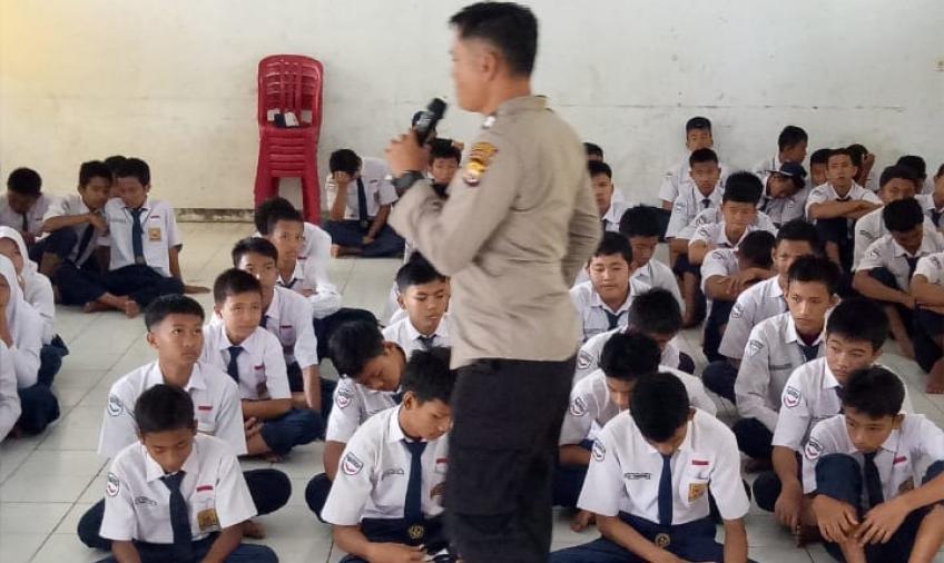 Bentuk Mental Kepribadian Siswa SMP 10 BS, Kanit Binmas Sosialisasi Kenakalan Remaja dan Tertib Berlalu Lintas 