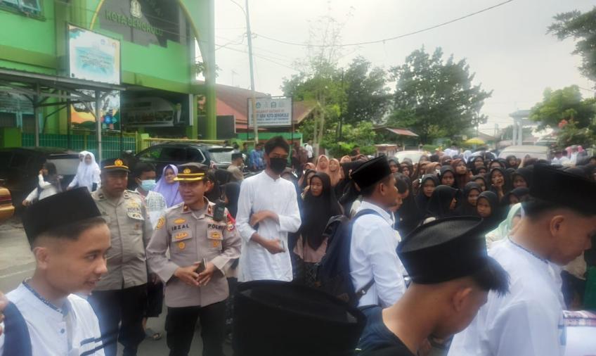 Polresta Bengkulu Gelar Pengamanan Kirab Hari Santri dan Ziarah di Makam Sentot Ali Basyah