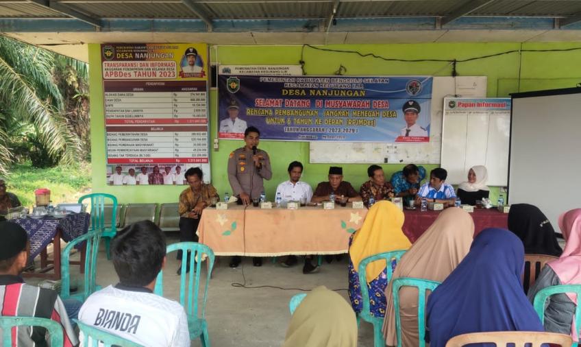 Kapolsek Kedurang dan Bhabinkamtibmas Polsek Kedurang Menghadiri Kegiatan RPJMDes Periode 2023 s/d 2029 di Desa Binaannya 