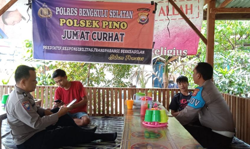 Perkuat Sinergitas Polisi dengan Masyarakat, Polsek Pino Gelar Jumat Curhat di desa Bandar Agung Kecamatan Ulu Manna.