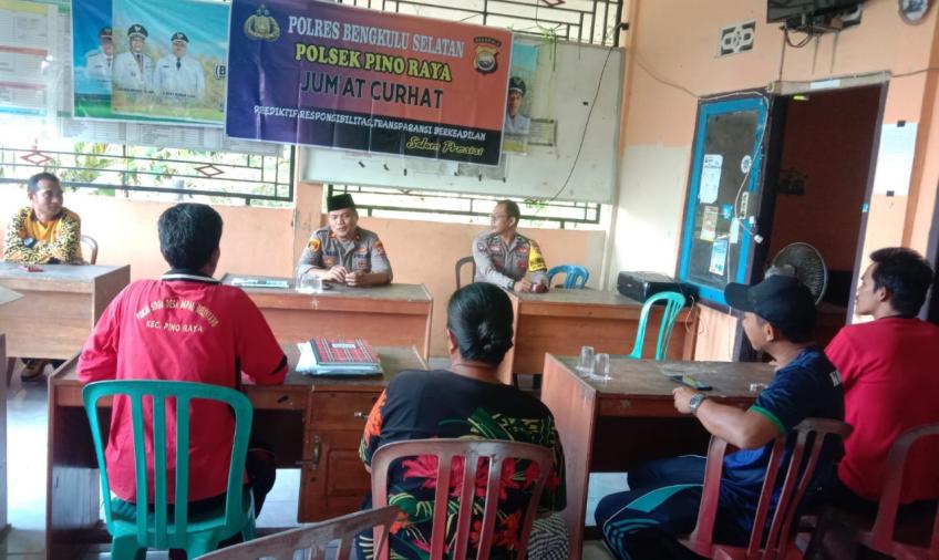 Perkuat Sinergitas Polisi dengan Masyarakat, Kapolsek Pino Raya Gelar Jumat Curhat di Desa Napal Melintang 