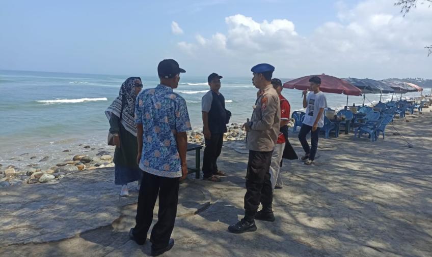 Polairud Sambangi Wisatawan dan Nelayan Pantai Pasar Bawah Sampaikan Imbauan Kamtibmas 