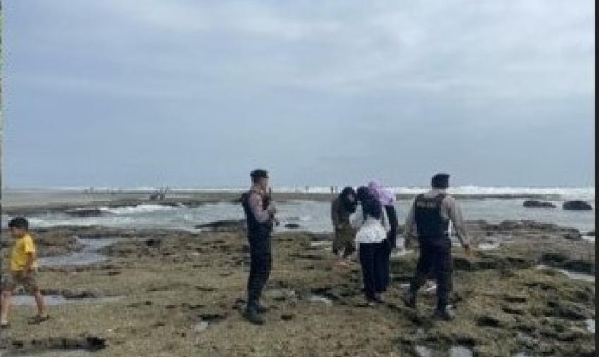 Minggu Sore, Personel Sat Samapta Polresta Bengkulu Laksanakan Patroli  di Kawasan Wisata