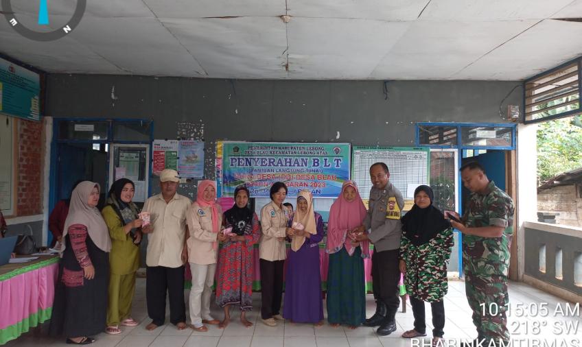 Bhabinkamtibmas Polsek Lebong Atas Hadiri Penyaluran BLT DD di Desa Blau
