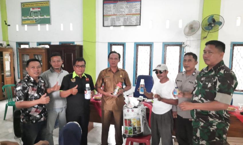 Kuatkan Tali Silaturahmi Kanit Binmas Polsek Seginim Hadiri Kegiatan Penyaluran Bantuan Ketahanan Pangan Tahun 2023 