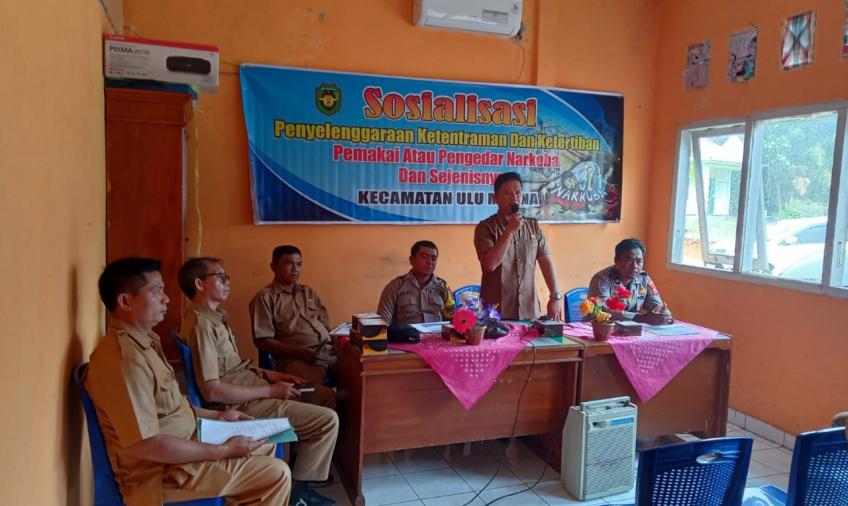 Kanit Binmas dan Bhabinkamtibmas Polsek Pino Sambangi Warga Desa Binaanya Sampaikan Sosialisasi Bahaya Narkoba
