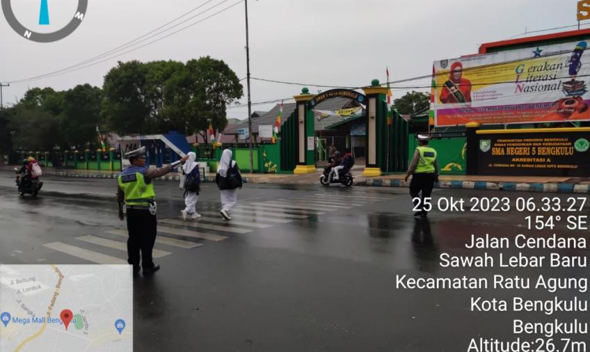 Commander Wish, Personel Satlantas Atur Lalu Lintas Pagi Hari