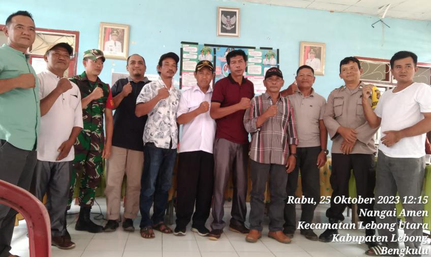 Bhabinkamtibmas Polsek Lebong Utara Hadiri Musdes di Desa Nangai Amen