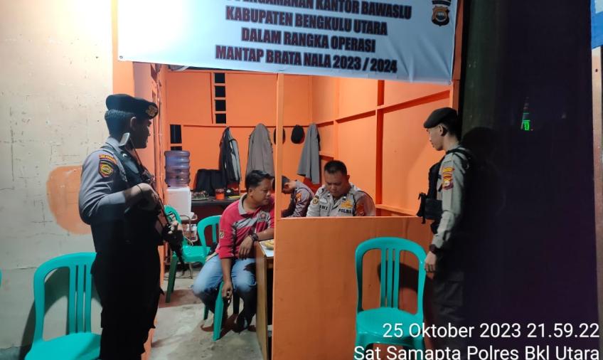 Tingkatkan Keamanan, Satsamapta Polres Bengkulu Utara Patroli Ke Kantor Bawaslu