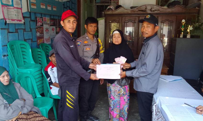 Bhabinkamtibmas Polsek Rimbo Pengadang Hadiri Penyaluran BLT DD di Desa Tikkuto