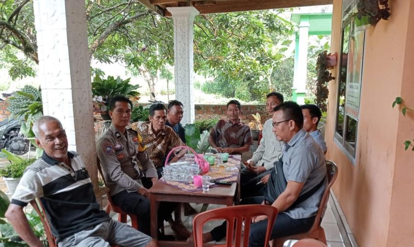 Sambang Masyarakat, Bhabinkamtibmas Sosialisasi Aplikasi Pelayanan Kepolisian