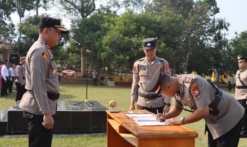 Polres Lebong Gelar Upacara Sertijab Kabag Ops, Kasatres Narkoba dan Kapolsek Rimbo Pengadang