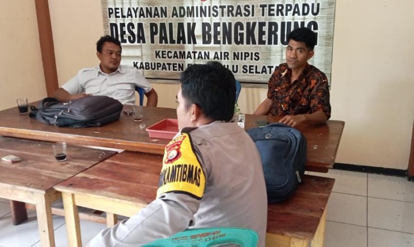 Tingkatkan Kesadaran Pentingnya Keamanan Lingkungan, Bhabinkamtibmas Polsek Seginim Sambang Dialogis