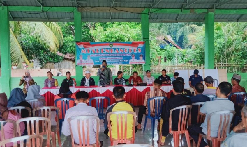 Bhabinkamtibmas Polsek Pino Raya Dampingi Musyawarah Pembangunan Desa 