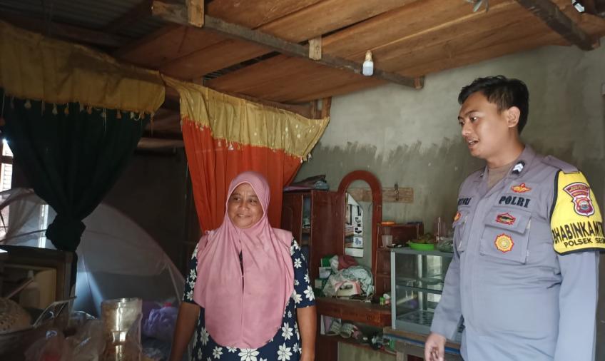 Bhabinkamtibmas Polsek Kota Manna mewakili Kapolsek Sambang Dialogis dengan cara Door to Door System