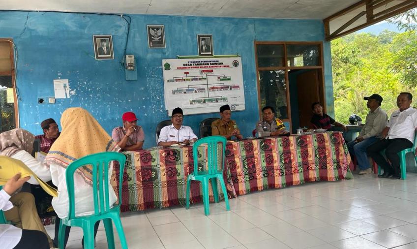 Bhabinkamtibmas Polsek Lebong Utara Hadiri Monev Pembangunan di Desa Tambang Sawah