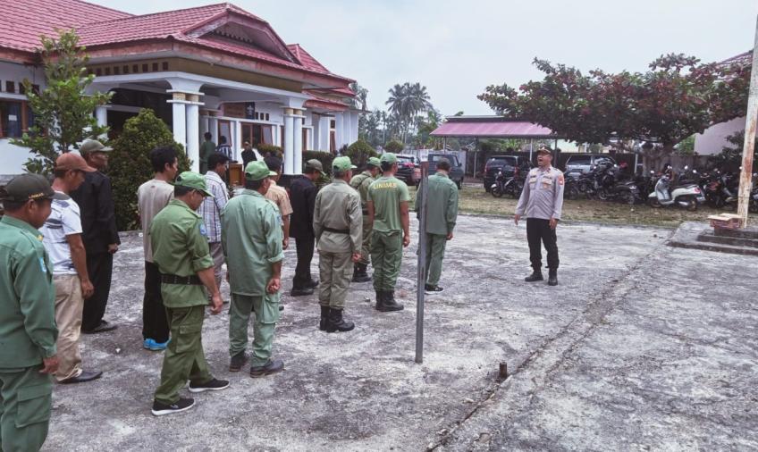 Tingkatkan Kemampuan Linmas Hadapi Pemilu 2024, Polres BS Bersama Polsek Seginim Berikan Pelatihan 