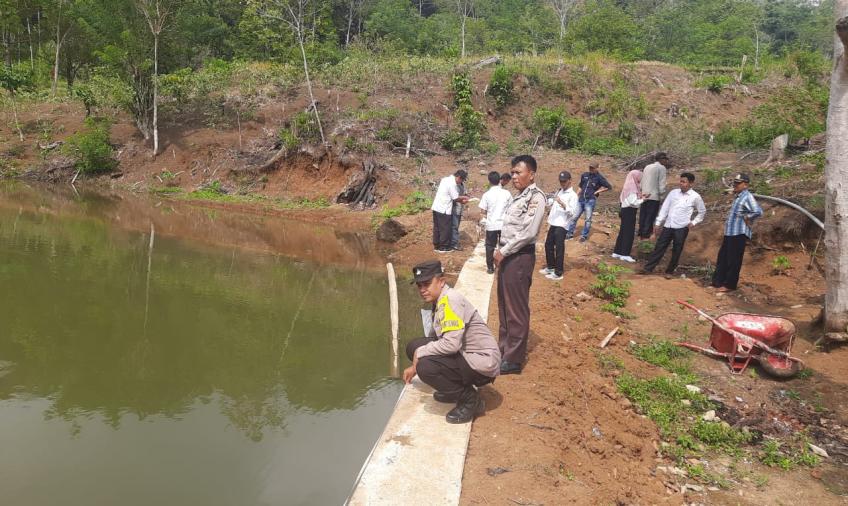 Kanit Binmas dan Bhabinkamtibmas Polsek Lebong Utara Hadiri Monev DD di Desa Ladang Palembang