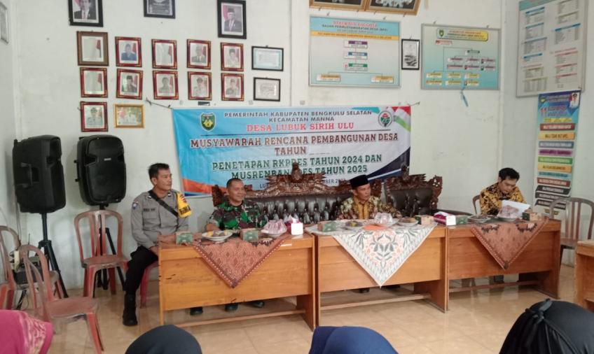 Bhabinkamtibmas Hadiri Musyawarah Rencana Pembangunan Desa Dalam Rangka Penyusunan RKPDes di Desa Lubuk Sirih