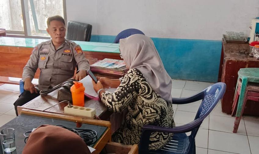 Kanit Binmas Polsek Kota Manna Patroli Sambang, Ajak Warga Download Aplikasi Super APP Polri 